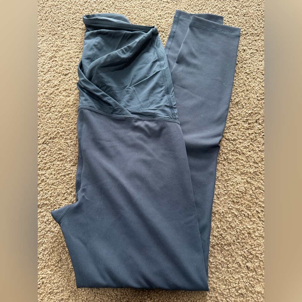 NWT Isabel Maternity by Ingrid & IsabelCrossover Panel Active Leggings, XS NAVY - Picture 5 of 6